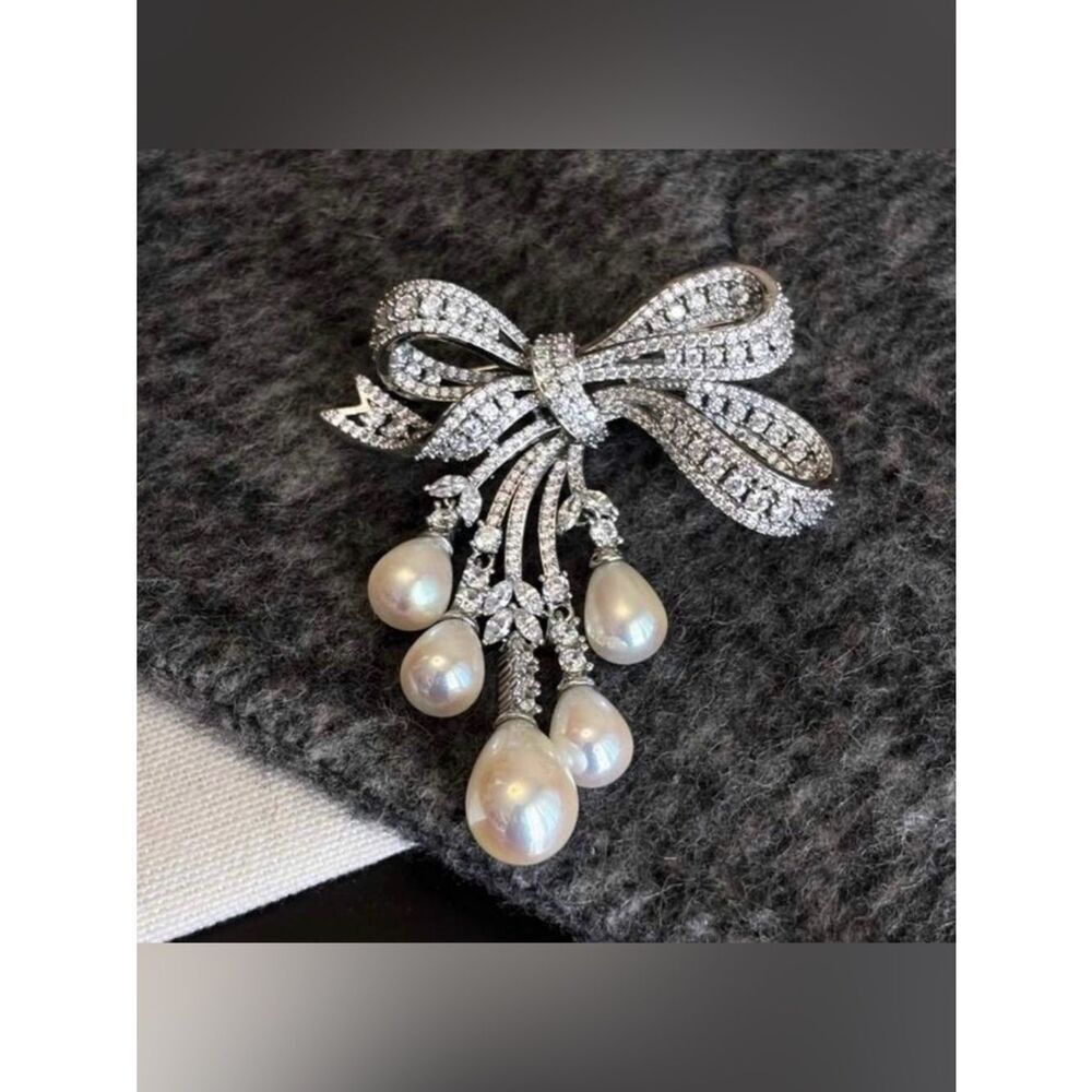 Silver Ribbon Brooch M769